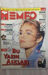 TEMPO – SAYI 545 – 27 MAYIS 1998 – 146 SAYFA – EBRU GÜNDEŞ: “BEN TERK ETMESEM ONLAR BENİ TERK EDECEK” – ÜLKÜCÜLER NEDEN SALDIRIYA GEÇTİ? ÜNİVERSİTELERDE YÜKSELEN ŞİDDET – HANGİ İŞADAMI NEREYİ TEMİZLİYOR? BÜYÜK SERMAYEDEN ÇEVRE ATAĞI – AKIN BİRDAL’A SALDIRI SONRASI KIZI EVREN’DEN DUYGUSAL YANIT – “CİLALI İMAJ DEVRİ BİTTİ”: SİYASİ İLETİŞİMDE YENİ DÖNEM – MALTEPE BELEDİYE BAŞKANI BAHTİYAR UYANIK’TAN REFORM HAMLESİ – ANAP MİLLETVEKİLİ TALİP ÖZDEMİR: “MECLİS’TE YAPAMADIĞIMI İNTERNET’TE YAPIYORUM” – FUTBOLCULARIN EVDEKİ ANTRENÖRLERİ: EŞLERDEN İTİRAF – ELVIR BALİÇ TRANSFERİYLE PİYASAYI ALTÜST ETTİ – YÜRÜYÜŞE ÇAĞRI: DOĞA İLE BEDENİ UYANDIRMAK – YAPI KREDİ SANAT FESTİVALİ: DÖRT MEVSİMLİK ŞENLİK – GÜNEYLİ KRAL LEAR: JOCELYN MOOREHOUSE’TAN YENİ UYARLAMA – FRANK SINATRA’NIN HAYATI FİLM OLUYOR – YAZARLARIN EN ÖZEL ANLARI: KİTAPLAR NE ZAMAN, NASIL YAZILDI? – TEŞVİKİYE’DE FUSION MUTFAĞI: ZAX’TAN BEŞ KITA TEK TABAKTA – BURÇLARA GÖRE YAZ AŞKLARI – FAZIL SAY’DAN MUHTEŞEM KONSERLER – “BEN BİR KÜÇÜK EŞEĞİ