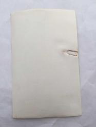 TÜRK SANAT MÜZİĞİ SANATÇISI SEVİM TUNA'NIN ORİJİNAL 4'LÜ FOTOĞRAF SETİ - 18 x 12 cm EBADINDA - SEVİM TUNA SİYAH ELBİSESİYLE AYNA KARŞISINDA MAKYAJ YAPIP FOTOĞRAF ALBÜMÜNE BAKARKEN ÇEKİLMİŞ 4 FARKLI KARE