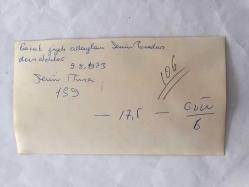 TÜRK SANAT MÜZİĞİ SANATÇISI SEVİM TUNA'NIN ORİJİNAL 2'Lİ FOTOĞRAF SETİ - 18 x 12 cm ve 16 x 9 cm EBADINDA - SEVİM TUNA BACAK GÜZELLİĞİ YARIŞMASINA KATILAN GENÇ KIZLARA DERS VERİRKEN ÇEKİLMİŞ 2 FARKLI KARE, 9 HAZİRAN 1973