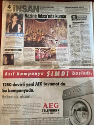 HÜRRİYET GAZETESİ DOĞUM GÜNÜ HEDİYESİ - 25 KASIM 1993 -TAM TAKIM 16 SAYFADIR -Nilüfer açıkalın Müjdat gezen seks merkezi haberi-Önder Pişirir-Latif Kaya-Orhan Karakuş-Rauf Tamer-Nilüfer-Müjdat Gezen-Erol Yarar-Vahap Munyar-Cem Yılmaz-Cruyff-Tugay Kerimoğlu-Hakan Şükür-Falko-B.Yusuf-Korkut Göze-Rıdvan Yalçın-Temel Özalak-Ertuğrul Özkök-Oktay Ekşi-Mesut Yılmaz-Yavuz Gökmen-Tansu Çiller-Benazir Butto-Sezen Aksu-Süleyman Demirel  Ödüllü cinayetin katilleri yakalandı-Kocamı intikam için aldattım-Ödüllü katil av-Kol kesmeye bakan el koydu-Çalıştırmayan eşini boşuyor-Nilüfer Müjdat’ı kızdırdı-Boğaziçi mezunu müslüman-Bizim paraları bırak özelleştirmeyi becer-Yaramancı’nın suçu ne-Cruyff Tugay’a bayıldı-Falko sezonu kapattı-TV’de yayından çekilen kaset-Karayıalçın’a muhtıra-Telefon gevezeleri-Leopar mayo-Çiller bürokrata armağanı yasakladı-TRT’de skandal-Demirel Gümüş’e sahip çıktı-Fransa PKK’ya meydan okuyor-Almanya PKK’ya yasağı görüşüyor  Karikatür isimleri-çizerleri: Yaramancı’nın suçu ne-