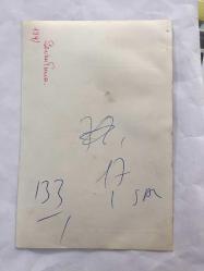 TÜRK SANAT MÜZİĞİ SANATÇISI SEVİM TUNA'NIN ORİJİNAL 2'Lİ FOTOĞRAF SETİ - 18 x 12 cm  EBADINDA - SEVİM TUNA YANINDAKİLERİN YARDIMIYLA KOLTUK DEĞNEKLERİYLE YÜRÜRKEN ÇEKİLMİŞ 2 FARKLI KARE