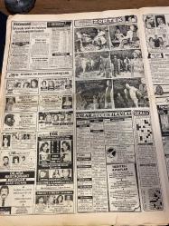 TAN GAZETESİ DOĞUM GÜNÜ HEDİYESİ - 23 ARALIK 1983 -SADECE 8 SAYFADIR -Emel Sayın-Yüksel Kazancı-Kastelli-Oktay Şengüler-Raquel Welch-Farah Diba-Farahnaz Pahlavi-Prenses Ann-Ira Furstenberg-Gülsen Bubikoğlu-Osman Öndeş-Hasan Kaçan-Ragıp-Erdoğan Demirören-Şerik Tara-Ali Rıza Çarmıklı-Kenan Evren-Ali Koçman-Nuh Kuşçulu-Bodur  Emel Sayın Türkiye’den gidiyorum dedi-Hollanda’da yeraltı dünyasının patronu olan Türk tatil için iki sevgilisi ile İstanbul’a geldi-Bir mankenin itirafları-Aklını kullananlar para ve şöhret sahibi oluyor kullanamayanlar ise bataklığa saplanıp kalıyor-Kastelli hazırlanıp geliyorum diyor fakat önce halka olan borçlarını ödesin-Gazetenin en çok hangi bölümünü okuyorsunuz-Ünlüler tamire girdi-Raquel Welch göğüslerini ve kalçalarını küçülttürdü-Zeynep Sultan-Basbasa-Adet sancılarının sebepleri-İki sevgi notası-Yüksek faiz olumludur-Türkiye’nin huzurunu bozmak isteyenler başarısızlığa uğrayacak-Sapık katil yakalandı-HP ve MDP hükümet programını eleştirdi-Türk-İş Genel Kur