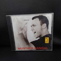 Cd Mustafa Sandal detay albümü. Orijinal 1997 sarı bandrollü dönem albümü. Sorunsuz çalışıyor.