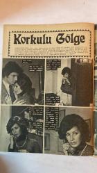 SAMANYOLU ELBİSE PATRON İLAVELİ MECMUA DERGİ - 5 ARALIK 1974 SAYI: 153 GÖKBEN - ERTAN ANAPA - FUNDA ANAPA - HÜLYA KOÇYİĞİT - SELİM SOYDAN - GÖNÜL AKKOR - ALİ AVAZ - ÜNSAL EMRE - ORÇUN SONAT - FÜSUN ÖNAL - EMEL SAYIN - HULKİ SANER - ENGİN ÇAĞLAR - BORA AYANOĞLU - ÇETİN ALP - ZEKAI APAYDIN - KADRİ UNALAN - BERNA - LAMIA - ŞENAY - YAVUZ ÖZIŞIK - YEŞİM - LALE BELKİS - METİN ERSOY - GÜLSAH KOÇYİĞİT - MARY TEYZE - COLIN - ALAN - EVA - FRANCO - BARBARA - GIULIO - ANNA GÜLSAH FİLM KURULUYOR - SİNEMA VE MÜZİK HABERLERİ - KORKULU GÖLGE (ROMAN ÖZETİ) - KÖYDE AŞK HİKAYESİ - PRATİK BİLGİLER - MUTFAK TARİFLERİ: KALKAN TAVA & BEZELYE PÜRELİ PAÇA - 36 SAYFA