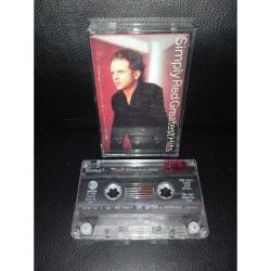 Kaset Simply red greatest Hits albümü. Orijinal. kasetin bir yüzünde çalışmasına engel olmayan çatlak var. Sorunsuz çalışıyor.