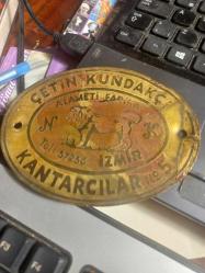 Prinç tabela Çetin Kundakçı Alameti  Faika Kantarcılar No:5  Aslan figürlü N ve K harfleri bulunan  İzmir tabelası  12.5 X9.5 cm büyüklüğünde oval