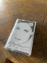 HÜLYA AVŞAR - HAYAT BÖYLE - KASET (JELATİNİNDE)