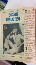 SAMANYOLU ELBİSE PATRON İLAVELİ MECMUA DERGİ - 13 ŞUBAT 1975 — SAYI: 163 HALE SOYGAZİ - AHMET ÖZHAN - HÜLYA KOÇYİĞİT - TANJU GÜRSU - SALİH GÜNEY - AĞAH HÜN - SEYHAN KARABAY - ASU MARALMAN - SEMİHA YANKI - EDİZ ONAY - İSKENDER DOĞAN - ALİ RIZA BİNBOĞA - NİLÜFER - AYLA ALGAN - FÜSUN ÖNAL - EROL EVGİN - KARTAL TİBET - ERGİN ORBERK - ARAM GÜLYÜZ - NEŞE KARABÖCEK - TEVFİK YENER - FERI CANSEL - SAHNE VE FİLM GEÇİŞLERİ - NİŞAN HABERLERİ - PERHİZ VE KİLO KONTROLÜ - ÇİRKEF FİLMİ - PLAK ÖDÜLLERİ - EUROVISION HAZIRLIKLARI - ANADOLU TURNESİ - PLAK ŞİRKETİ DEĞİŞİMLERİ - YÖNETMENLİK DENEMESİ - BALAYI GEZİSİ - SAHNE KIYAFETLERİ - FESTİVAL YOLCULUKLARI - ZAYIFLAMA EGZERSİZLERİ - NAYLON TULUM TEKNİĞİ - ETEK UZATMA TÜYOLARI - KOLSUZ KAZAK MODASI - SICAK DALGASI - 36 SAYFA