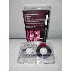 Kaset Pink Floyd a collection of great dance songs albümü. Orijinal koleksiyonluk