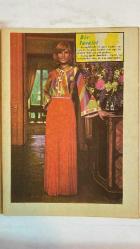 SAMANYOLU ELBİSE PATRON İLAVELİ MECMUA DERGİ - 22 KASIM 1973 — SAYI: 99 NİLÜFER - NİNO VARON - RİFAT ÖNCEL - RIZA SİLAHLIPODA - SEVDA KARACA - DORUK ONATKUT - AHMET KURTARAN - MODERN FOLK ÜÇLÜSÜ - ASU MARALMAN - FÜSUN ÖNAL - YEŞİM - ŞANAR YURDATAPAN - AYDIN TANSEL - AYTEN ALPMAN - TIMUR SELÇUK - TANJU OKAN - ORHAN GENCEBAY - FATMA BELGEN - YÜCEL ERMAN - KAMURAN USLUER - EROL GÜNAYDIN - TURGUT BORALI - KAHRAMAN KRAL - MAHMUT HEKİMOĞLU - HÜLYA KOÇYİĞİT - AYTAÇ ARMAN - ORHAN ELMAS - TÜLİN ÖRSEK - KENAN PARS - KAYHAN YILDIZOĞLU - ALİ ŞEN - ÖNDER SOMER - ALTAN BOZKURT - HULUSİ KENTMEN - EKREM GÖKKAYA - FATMA GİRİK - CÜNEYT ARKIN - MERAL ZEREN - TARIK AKAN - OSMAN F. SEDEN - ZEKİ MÜREN - MURAT KÖSEOĞLU - NEJAT SAYDAM - ZEYNEP AKSU - ÜMİT UTKU - TÜRKAN ŞORAY - RÜÇHAN ADLI - LÜTFİ Ö. AKAD - GECE KIYAFETİ - ORTA YAŞLI HANIMLAR İÇİN MODELLER - MÜZİK DÜNYASINDAN KISA HABERLER - PLAK DÖNÜŞLERİ - EUROVISION TEKLİFLERİ - ALTIN PLAK TARTIŞMASI - PLAK REKORLARI - SANATÇI KARTLARI - ORKESTRA - 36 SAYFA