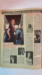 SAMANYOLU ELBİSE PATRON İLAVELİ MECMUA DERGİ - 16 AĞUSTOS 1973 — SAYI: 85 AYTEN ALPMAN - SELMİ ANDAK - ALİ KOCATEPE - ERTAN ANAPA - ÖMER TARIMAN - GÜZİN & BAHA - NİLÜFER - MAZHAR & FUAT - GÖKBEN - ERSEN & KARDAŞLAR - EDİZ ONAY - CAHİT OBEN - MİSAK PERKER - FÜSUN ÖNAL - YURDAER DOĞULU - ERKUT TAÇKIN - ÖMÜR GÖKSEL - GÜLİSTAN OKAN - NÜKET DURU - ZALİHA - TANJU OKAN - ADELA - ZAFER ÇATAL - AJDA PEKKAN - SERGIO LAMA - CEM KARACA - ARİF MARDİN - HAYATİ - TÜRKAN ŞORAY - HÜLYA KOÇYİĞİT - FATMA GİRİK - LÜTFİ Ö. AKAD - ARZU OKAY - SEYHAN KARABAY - SEYYAR TANER - SEVİM TUNA - MAKYAJ KUSURLARI VE ÇÖZÜMLERİ - FONDÖTEN, FAR, RİMEL, PUDRA, DUDAK BOYASI TÜYOLARI - PUHU GÖZLER VE BEYAZ FAR SORUNU - YAZLIK GÖZLÜK VE GÜNEŞTEN KORUMA - TOKYO MÜZİK FESTİVALİNE KATILIMLAR - PLAK DÜNYASINDAN HABERLER - LP DERLEMELERİ VE YENİ ANLAŞMALAR - SANATÇI KONSERLERİ VE SAHNE DÖNÜŞLERİ - KÖY FİLMLERİ İÇİN SESSİZ YARIŞ: ŞORAY, KOÇYİĞİT, GİRİK - ARZU OKAY’IN SANATTA DURAKLAMA KARARI - SEYYAR TANER’İN KÖYLÜ KAD - 36 SAYFA