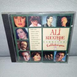 Cd Ali Kocatepe şarkıları koleksiyon 1. Raks 1993 sarı bandrollü dönem baskı albüm. Orijinal. Sorunsuz çalışıyor.  Sezen Aksu,Ayşegül Aldinç,Doğan Canku,Coşkun Demir,Özdemir Erdoğan,Nükhet Duru,Aysun Kocatepe, Modern Folk Üçlüsü,Suat Suna