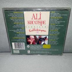 Cd Ali Kocatepe şarkıları koleksiyon 1. Raks 1993 sarı bandrollü dönem baskı albüm. Orijinal. Sorunsuz çalışıyor.  Sezen Aksu,Ayşegül Aldinç,Doğan Canku,Coşkun Demir,Özdemir Erdoğan,Nükhet Duru,Aysun Kocatepe, Modern Folk Üçlüsü,Suat Suna