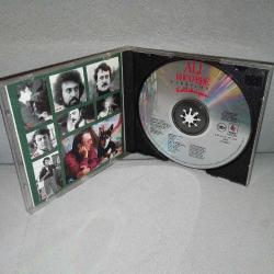 Cd Ali Kocatepe şarkıları koleksiyon 1. Raks 1993 sarı bandrollü dönem baskı albüm. Orijinal. Sorunsuz çalışıyor.  Sezen Aksu,Ayşegül Aldinç,Doğan Canku,Coşkun Demir,Özdemir Erdoğan,Nükhet Duru,Aysun Kocatepe, Modern Folk Üçlüsü,Suat Suna