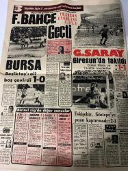TERCÜMAN GAZETESİ - 3 ŞUBAT 1975 - SADECE 4 SAYFADIR -Bozbeyli-Rauf Tamer-Selçuk Suyuk-Kenan Akın-Ünvi Yenal-Ünal Candar-Eyüp Karadayı-Cemil Başar-Doğan Esayaş-Atila Gökçe-Atila Alkan-Ekrem Açıkçelik-Murat Taşkın-Hüseyin Sarıuca-Bülent Özyazıcı  Bozbeyli yeniden DP Genel Başkanı seçildi-Yeşilköy Avrupa’nın belirli alanları seviyesine getirilecek-Kontrol kulesi ses bandında boşluk tesbit edildi-Bursa’nın kapı koltuk ve bazı parçaları ile birçok bagaj Bandırma’da kıyılara vurdu-Yüzde 20 kârı beğenmeyen eczacılar boykota başladı-İstanbul’daki süresiz boykota bütün nöbetçi eczaneler de katılıyor-Amerikan yardımı yarın geceden itibaren kesiliyor-Türkiye’ye gönderilen para banka yolu ile 3 ayda yerine varıyor-Haşhaş meselesi-Yeşilköy Hava Limanı ve son facia-Suçu kim-Yaşadığımız günler-Mehmet Yıldırım olayı-Bursa Beşiktaş’ı eli boş çevirdi 1-0-F.Bahçe Trabzon engelini geçti 1-0-G.Saray Giresun’da takıldı 1-1-Eskişehir Göztepe’ye puan kaptırmadı 2-1-Maçın tenkidi-Yarım kalan Trabzon destanı