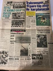 TERCÜMAN GAZETESİ - 27 MAYIS 1976 - SADECE 4 SAYFADIR -Saffet Paşa-Hayri Terzioğlu-Samet Ağaoğlu-Schmidt-Osman Kibar-Cahit Kocaoğamış-Ahmet Kabaklı-Rauf Tamer-Nazlı Ilıcak-Orhan F. Astam-Mesut Baran-Atilla Gönce  Yüksek öğrenim ders yılı mutlaka tamamlanacak-Sancar: Her zamankinden daha güçlü ve birlik halinde olmalıyız-Demirel: Tek bir işçi memur olmayacak-Hububat taban fiyatları açıklandı-Üreticiye 9 milyar lira ödenecek-Sadrazam Saffet Paşa Yalısı 2. saatte kül oldu-Hayri Terzioğlu Çelik Palas’ta intihar etti-Usta bir politikacı usta bir yazar-Samet Ağaoğlu: Makaleleri fıkraları araştırmaları ve yakın tarihimize ışık tutacak anıları ile bugünden itibaren Tercüman’da-27 Mayıs Anayasayı İhlal ve Ülgen’in İddiaları-Şimdi de robot köy projesi gündemde-Osman Kibar ameliyat oldu-Schmidt Tercüman’a özel demeç verdi: Almanya Kıbrıs konusunda arabulucu olmaya hazır-10 kupon ve 10 lira karşılığında milyonlar kazanın-Bizans mı olacağız-27 Mayıs-Hangisi-Acı bir kayıp Orhan F. Astam-Beyaz ve kır