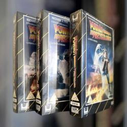 Geleceğe Dönüş -Back To The Future VHS Retro Tasarım DVD Koleksiyoner Özel Baskısı   (Türkçe seçenek içermez )