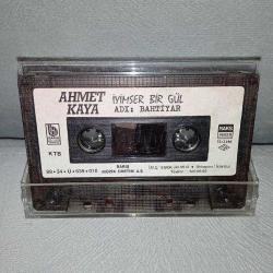Kaset Ahmet Kaya, iyimser bir gül, adı bahtiyar. Kartoneti yok. Orijinal. Dönem Kağıt Baskı. baştan sona dinlendi sorunsuz çalışıyor.