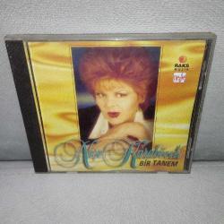 Cd Neşe Karaböcek bir tanem. 1996 Raks dönem baskı. Cd ön kartonet birbirine yapışık. Disk 10 üzerinden 9  Orijinal. Sorunsuz çalışıyor.