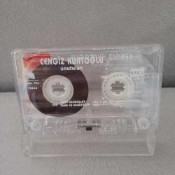 Kaset Cengiz Kurtoğlu unutulan albümü. Kartoneti yok. B2 başında (duvardaki resim) 10 saniye kayıt yemiş.