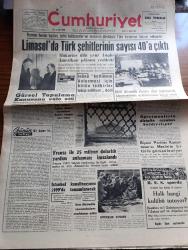 Cumhuriyet Gazetesi - 14 Şubat 1964 - bir kanun ki yazan Ecvet Güresin Başmakale - Limasol'da Türk şehitlerinin sayısı 40'a çıktı - Rumlar havan topları zırhlı buldozerler ve makinalı tüfeklerle Türk kesimine hücum ediyorlar - makarios Dün yeni anglo Amerikan planını reddetti - Ball Dr Fazıl Küçük'le yaptığı görüşmeden sonra veda ederken fotoğraf - Milli güvenlik kurulu Dün toplanarak sıkıyönetimin uzatılmasına karar verdi - Nihat Erim Rumların Birleşmiş milletler'e başvurmalarını devletler hukukuna aykırı buluyor - Fransa ile 25 milyon dolarlık yardım Anlaşması imzalandı - görünmeye başlayan gökyüzü yazan İlhan Selçuk - The Beatles washington'da ilk konserlerini verdiler fotoğraf - ucuzluk yolları yazan Burhan Felek -  Fidel Castro guantanamo üssüne dün bir saat tatlı su verdi - hollywood'da bir Brigitte Bardot buldu Jane Fonda Fotoğraf - dünyanın 8 güzel kadını sırlarını kısaca açıklıyor fotoğraflar - Marino Marini'nin San Remo Şarkıları - Fenerbahçeli Şeref'e 1 Ay ceza verildi