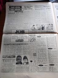 Cumhuriyet Gazetesi - 14 Şubat 1964 - bir kanun ki yazan Ecvet Güresin Başmakale - Limasol'da Türk şehitlerinin sayısı 40'a çıktı - Rumlar havan topları zırhlı buldozerler ve makinalı tüfeklerle Türk kesimine hücum ediyorlar - makarios Dün yeni anglo Amerikan planını reddetti - Ball Dr Fazıl Küçük'le yaptığı görüşmeden sonra veda ederken fotoğraf - Milli güvenlik kurulu Dün toplanarak sıkıyönetimin uzatılmasına karar verdi - Nihat Erim Rumların Birleşmiş milletler'e başvurmalarını devletler hukukuna aykırı buluyor - Fransa ile 25 milyon dolarlık yardım Anlaşması imzalandı - görünmeye başlayan gökyüzü yazan İlhan Selçuk - The Beatles washington'da ilk konserlerini verdiler fotoğraf - ucuzluk yolları yazan Burhan Felek -  Fidel Castro guantanamo üssüne dün bir saat tatlı su verdi - hollywood'da bir Brigitte Bardot buldu Jane Fonda Fotoğraf - dünyanın 8 güzel kadını sırlarını kısaca açıklıyor fotoğraflar - Marino Marini'nin San Remo Şarkıları - Fenerbahçeli Şeref'e 1 Ay ceza verildi