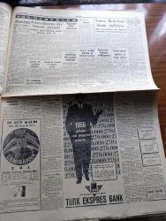 Cumhuriyet Gazetesi - 11 Ocak 1955 - yabancı dilli liseler yazan Nadir Nadi Başmakale -  başvekil Adnan Menderes Yarın Irak meclisinde konuşacak - başvekil Adnan Menderes ve Dışişleri vekili Fuat Köprülü Kerbela seyahatinde Nuri Sait Paşa ile birlikte helikopterden inerken fotoğraf - Edirne sular altında suların kapladığı 797 evden 53 ü çöktü - Merzuka Akçam müebbet hapse mahkeme oldu - migros'un açacağı 60 seyyar dükkan - filmciliğimiz nasıl kalkınır - Vali Fahrettin Kerim Gökay genelevlerin nakli meselesi için ne diyor - komünist için Yugoslavya anlaşması - verem Haftası yazan Burhan Felek - haftanın Spor olayları yazan Haluk San - Fenerbahçe enternasyonel atletizm Bayramı - milli takım ve Galatasaray'ın kıymetli basketbolcusu Erdoğan Partener henüz gelemiyor - Çelik hançer filmi elhamra sinemasında - Zoraki Diplomat yazan Yakup Kadri Karaosmanoğlu Yazı Dizisi - Sahte Kahraman Lawrence derleyen Samih Sami Yazı Dizisi - tarihe geçmiş büyük aşklar Kral 1. Fransua Ve Madam Dö Şatobrian