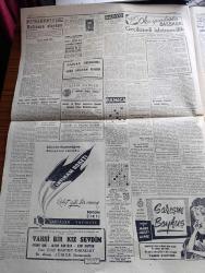 Cumhuriyet Gazetesi - 11 Ocak 1955 - yabancı dilli liseler yazan Nadir Nadi Başmakale -  başvekil Adnan Menderes Yarın Irak meclisinde konuşacak - başvekil Adnan Menderes ve Dışişleri vekili Fuat Köprülü Kerbela seyahatinde Nuri Sait Paşa ile birlikte helikopterden inerken fotoğraf - Edirne sular altında suların kapladığı 797 evden 53 ü çöktü - Merzuka Akçam müebbet hapse mahkeme oldu - migros'un açacağı 60 seyyar dükkan - filmciliğimiz nasıl kalkınır - Vali Fahrettin Kerim Gökay genelevlerin nakli meselesi için ne diyor - komünist için Yugoslavya anlaşması - verem Haftası yazan Burhan Felek - haftanın Spor olayları yazan Haluk San - Fenerbahçe enternasyonel atletizm Bayramı - milli takım ve Galatasaray'ın kıymetli basketbolcusu Erdoğan Partener henüz gelemiyor - Çelik hançer filmi elhamra sinemasında - Zoraki Diplomat yazan Yakup Kadri Karaosmanoğlu Yazı Dizisi - Sahte Kahraman Lawrence derleyen Samih Sami Yazı Dizisi - tarihe geçmiş büyük aşklar Kral 1. Fransua Ve Madam Dö Şatobrian