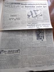 Cumhuriyet Gazetesi - 11 Ocak 1955 - yabancı dilli liseler yazan Nadir Nadi Başmakale -  başvekil Adnan Menderes Yarın Irak meclisinde konuşacak - başvekil Adnan Menderes ve Dışişleri vekili Fuat Köprülü Kerbela seyahatinde Nuri Sait Paşa ile birlikte helikopterden inerken fotoğraf - Edirne sular altında suların kapladığı 797 evden 53 ü çöktü - Merzuka Akçam müebbet hapse mahkeme oldu - migros'un açacağı 60 seyyar dükkan - filmciliğimiz nasıl kalkınır - Vali Fahrettin Kerim Gökay genelevlerin nakli meselesi için ne diyor - komünist için Yugoslavya anlaşması - verem Haftası yazan Burhan Felek - haftanın Spor olayları yazan Haluk San - Fenerbahçe enternasyonel atletizm Bayramı - milli takım ve Galatasaray'ın kıymetli basketbolcusu Erdoğan Partener henüz gelemiyor - Çelik hançer filmi elhamra sinemasında - Zoraki Diplomat yazan Yakup Kadri Karaosmanoğlu Yazı Dizisi - Sahte Kahraman Lawrence derleyen Samih Sami Yazı Dizisi - tarihe geçmiş büyük aşklar Kral 1. Fransua Ve Madam Dö Şatobrian