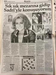 HÜRRİYET GAZETESİ DOĞUM GÜNÜ HEDİYESİ - 5 NİSAN 2000 -TAM TAKIM 42 SAYFADIR -Süleyman Demirel-Kenan Solak-Bülent Ecevit-Devlet Bahçeli-Mesut Yılmaz-Hüsamettin Özkan-Tansu Çiller-Yalçın Bayer-Oktay Ekşi-Ertuğrul Özkök-Turgay Şeren-Daüm-Aziz Yıldırım-Fatih Terim-Emre-Ömer Onan-Ümit Zileli-Yüksel Sengül-Sadri Alışık-Çolpan İlhan-Kerem Alışık-Selçuk Yöntem-Haldun Dormen-Gönül Ülkü Sezer-Hakan Alkan-Hüseyin Kocabıyık  Canları sağolsun-Ya Çankaya ya Güniz Sokak-Kuralları zorlamadan-Akbulut: Açık oyu iptal ederim-Türkeş’ten Bahçeli’ye-Oy baskısına öfke-İki F-16 havada çarpıştı-Kanser hücresini öldüren aşı-11 haftanın kartalı-Briğel’den özel görev-Daum çıkmazı-Anneciğim ne müthiş Türkler-Transferimi dondurdum-Sık sık mezarına gidip Sadri’yle konuşuyorum-DYP sabote etti-Özkan’dan Çiller’e: Fire vermeyin-Yeter söz milletin-Büyük Millet Çiftliği-Sigortacı seçerken dikkatli olun-Havale vurgunu
