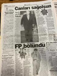 HÜRRİYET GAZETESİ DOĞUM GÜNÜ HEDİYESİ - 5 NİSAN 2000 -TAM TAKIM 42 SAYFADIR -Süleyman Demirel-Kenan Solak-Bülent Ecevit-Devlet Bahçeli-Mesut Yılmaz-Hüsamettin Özkan-Tansu Çiller-Yalçın Bayer-Oktay Ekşi-Ertuğrul Özkök-Turgay Şeren-Daüm-Aziz Yıldırım-Fatih Terim-Emre-Ömer Onan-Ümit Zileli-Yüksel Sengül-Sadri Alışık-Çolpan İlhan-Kerem Alışık-Selçuk Yöntem-Haldun Dormen-Gönül Ülkü Sezer-Hakan Alkan-Hüseyin Kocabıyık  Canları sağolsun-Ya Çankaya ya Güniz Sokak-Kuralları zorlamadan-Akbulut: Açık oyu iptal ederim-Türkeş’ten Bahçeli’ye-Oy baskısına öfke-İki F-16 havada çarpıştı-Kanser hücresini öldüren aşı-11 haftanın kartalı-Briğel’den özel görev-Daum çıkmazı-Anneciğim ne müthiş Türkler-Transferimi dondurdum-Sık sık mezarına gidip Sadri’yle konuşuyorum-DYP sabote etti-Özkan’dan Çiller’e: Fire vermeyin-Yeter söz milletin-Büyük Millet Çiftliği-Sigortacı seçerken dikkatli olun-Havale vurgunu