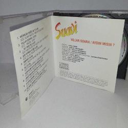 CD Suavi yıllar sonra - Aydın mısın albümü. Orijinal. 1992 raks sarı bandrollü dönem baskı. Dinlemeyi etkilemeyen çizikler var. sorunsuz çalışıyor.