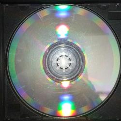 Cd Metin Şentürk son nokta. 1996 raks orijinal kırmızı bandrollü dönem baskı albüm. dinlemeyi etkilemeyen çizikler var. Sorunsuz çalışıyor.