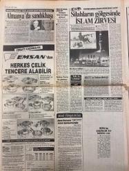 HÜRRİYET GAZETESİ DOĞUM GÜNÜ HEDİYESİ - 25 OCAK 1987 -TAM TAKIM 24 SAYFADIR -Erbakan-Emin Çölaşan-Oktay Ekşi-Ertuğrul Özkök-Remzi Öğretmen-Arzu-Mesut Yılmaz-Turgut Özal-Hasbi Ağa-Milutinovic-Lobanovski-Derwall-Mehmet Güner-Süleyman Demirel-Hasan Mutlucan-Metin Çorabatır-M. Turgut Özal-Faruk Bildirici-Hayate Hanım-Nihat Alkane-Ethel Fis-Albert Fis-Mirel-Fuat Sağer-Kulu Atalay-Yavuz Gökmen-İbrahim Altan-Arzu Çolak-Hasan Çolak  İrticanın başı Erbakan-PKK çocukları taradı-Karda yağmur lu tatil-Kocam suçsuz Arzu kocama aşıkmış-Zirve öncesi sabotaj-SHP anayasaya hazırlanıyor-24 Ocak’ın yıldönümü-Kulüp değil milli takım-Kısa vadede çok şey yapılamaz-Bakırköy alkışlandı-Trabzon G. Saray-Süper Lig’e okey çıktı-Batı basını ve Türkiye-Naim olayı-Rakımsal bir gerçek-Türkiye’de Kemalist demokrasi-İstanbul’da özel bir mekan-Gece eğitimi bir yıl kısalıyor-Gündüz hastanesi-Camur tuzağı-Şeyh’in villası-Arzu türü ölüm-İntihar salgını-Bulgar Haçlı savaşı açtı
