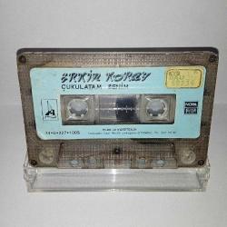 Kaset Erkin Koray Çukulatam benim. Orijinal dönem kağıt baskı, kartoneti yok. Çal gitarcı şarkısında 6 saniye kayıp var.
