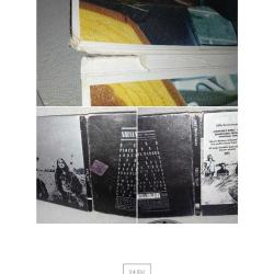 Cd Nirvana Bleach Deluxe Edition + LİVE Digipak CD 20th Anniversary 25 tracks. Digipack edisyon. 2 kademe açılır kapak 52 sayfa kuşe kağıt kitapçık. Orijinal 2009 Avrupa Baskı. Dinlemeyi etkilemeyen çizikler ile digipackde yıpranmalar mevcut. Sorunsuz çalışıyor. NADİR çıkar.
