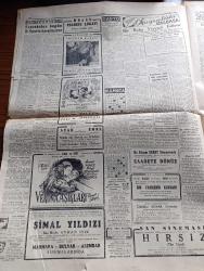 Cumhuriyet Gazetesi - 8 Aralık 1954 - En az geçim haddi Cumhuriyet Başmakale - Hüseyin Cahit Yalçın için CHP'li yapacağı toplantı dün menedildi - Kasım Gülek ve arkadaşları Dün Üsküdar cezaevi önünde ve caddede alınan inzibati tedbirler fotoğraf - hükümetin dün gece neşrettiği resmi tebliğ - CHP Üsküdar ilçe merkezi önünde atlı ve yaya polis Kuvvetleri - Adnan Menderes kabinesinde değişiklikler yapılacak - sermayadarların şeker stoku yapması önleniyor - yanan ormanlarda 50 gün röportajı yapan Yaşar Kemal Yazı Dizisi - Migros idare Meclisinin dünkü toplantısı - anlayış buhranı yazan Burhan Felek - gittikçe artan öğrenci sayısına İstanbul'da mevcut okullar kafi gelmiyor - Fenerbahçe bugün Beyoğlusporla karşılaşıyor - Türkiye voleybol birinciliği - sinema tarihinin en muazzam eseri Kovadis Melek Yeni ve Çemberlitaş sinemasında - bir fahişenin kurbanı filmi Beyoğlu yıldız ve Pangaltı yeni sinemalarında - Zoraki Diplomat yazan Yakup Kadri Karaosmanoğlu Yazı Dizisi - 3. Türk film festivali