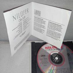 CD Nilüfer geceler albümü. Orijinal. Dinlemeyi etkilemeyen çizikler var. Sorunsuz çalışıyor.