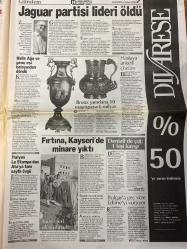 HÜRRİYET GAZETESİ DOĞUM GÜNÜ HEDİYESİ - 8 ŞUBAT 1999 -TAM TAKIM 38 SAYFADIR -Kral Hüseyin-Kaddafi-Baykal-Kutan-Zsa Zsa Gabor-Ertuğrul Özkök-Ahmet Kaya-Fatih Terim-Hagi-Turgay Şeren-İlhan Soyler-Bayram Aydın-Halit Özkan-Sergen-Hakem Zaman-Toshack-Tayyar Safi-Oral Atlı-Ecevit-Sayın Gazeteci Nurettin Kurt-Nazlı Altınyar-Uğur Yazar-Nuran Çakmakcı  Ortadoğu ağlıyor-PKK başladığı yerde bitiyor-Majesteleri unvanı gitti-Yeni kral Türk dostu-Türkiye Ürdün gizli ortaklığı-Balayından dönüş-Zsa Zsa Gabor beni 3-5 ay eve kapattı-Osmanlı daveti-Apo Simitis’i bayılttı-Hagi’nin doğum günü partisi-Aslan coştu bir kere-Terim Tugay’ı kızağa oturttu-Formam namusumdur-Boğa 90’da vurdu-Sakarya bombaladı-Adana Dadaş’ı Cenk’le devirdi-Jaguar partisi lideri oldu-Halis Ağa ve genç eşi balayından döndü-Fırtına Kayseri’de minare yıktı-Denizli’de çığ 1 kişi kayıp-Bulgarlar geç vize Edirne’yi vuruyor-İstanbul öğrenci cumhuriyeti-3 haftalık tatil de bitti-Tarikat okuluna Uluğbay darbesi