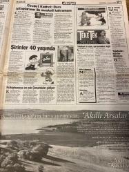HÜRRİYET GAZETESİ DOĞUM GÜNÜ HEDİYESİ - 11 ŞUBAT 1999 -TAM TAKIM 40 SAYFADIR -Tansu Çiller-Hikmet Çetinkaya-Ertuğrul Özkök-Oktay Ekşi-Mürüvvet İnce-Hakan Alpkaya-İlhan Soyler-Maradona-İlyas Namıoğlu-İsmail Er-Balic-Bayram Tutumlu-Aziz Yıldırım-Sadi Kemal Yaşar-Metin Diyadin-Cornelia-Schneeweiss-Uğur Bültel-Selval Sınmaz-Çiğdem Çelik-Tanzer Özcan-Melike Çelik-Metin İyigün-Nail Çalışkan-Mithittin Güner-Vedat Keçecioğlu-Ahmet Kaya-Emre Kongar-Ali Haydar Veziroğlu  Yılın yalakası sabıkalı çıktı-Gaydalı cenaze-Ankara’da Irak krizi-Demirel tartışma yarattı-Çapıngık genetik son-Uğursuz kurşun-Türkiye’de kim ne kazanıyor-İşte aylık maaşlar-Çarkıfelek’te sürpriz gece-Hakan hata yaptı-Çarkıfelek’te Maradona şovu-Millilerden 5’lik tarife-Başkan’ın dediği olur-Bolic’in pota şovu-Trabzon tek vücut-Doğum gününü kocasının kafasını keserek kutlamış-4 gencin acısı yürekleri yaktı-Gazeteci Fıstıkçı toprağa verildi-Polis kurşununa isyan-İhale komisyonuna hapis uygulaması-Bora’yı vurduran uçmak yakalandı-