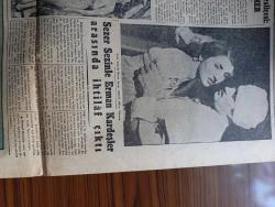 Cumhuriyet Pazar Gazetesi - 12 Ağustos 1951 - Yedi Dakika Yazan Doğan Nadi - renkli karikatür Aşkın tarihçesi - İstanbul'un müstakil adayı Niyazi Eryılmaz ile konuşma yazan Necdet Evliyagil - Windsor Dükü ile Düşesi boşanıyorlar mı fotoğraf - boş vaktinizi hoş geçirmek için - hikaye mahsun günahkar yazan Cronin - Puro Tuvalet sabunu - güneşte leke olmasa dünya rahata kavuşacak - Moskova'ya davet 6 yazan Leh milli Demokrat Partisi liderlerinden Z. Stypulkovski - bir kedi köpek doğurdu - Lady Godiva'nın kahramanlığı - İşin şaka tarafı köşesi - manalı bakış kraliçesi Villi Palmer Fotoğrafı - Pier Angeli meşhur İngiliz artisti Stewart Granger ile son filminde fotoğraf - Sezer Sezin'le Kenan Artun Tahirle Zühre filminde fotoğraf - Sezer Sezinle Erman Kardeşler arasında ihtilaf çıktı - hollywood'dan ne haber - İster inan ister inanma çizen Ripley - paris'teki ağaç lokantalar - 40 kilo ağırlığında bir patates - imparatoriçe Marie Louise - K.B.K kumaş mağazası - Ağustosta yapılacak işler