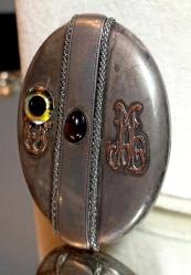 YAKUT TAŞLI ALTIN İŞLEMELİ BÜYÜK BOY GÜMÜŞ RESİMLİK   KOLYE UCU OLARAK KULLANILMAK İSTENİRSE UÇ TAKTIRILMALIDIR