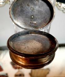 YAKUT TAŞLI ALTIN İŞLEMELİ BÜYÜK BOY GÜMÜŞ RESİMLİK   KOLYE UCU OLARAK KULLANILMAK İSTENİRSE UÇ TAKTIRILMALIDIR