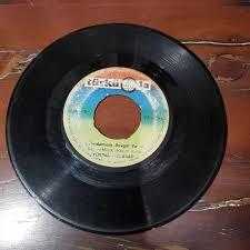 Yüksel Özkasap - Uykudamısın Sevgili Yarim & Bir Kuzuda Taş Dibinde Meliyor - 45'LİK PLAK