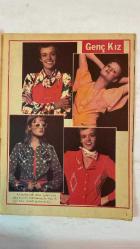 SAMANYOLU ELBİSE PATRON İLAVELİ MECMUA DERGİ - MART 1974 - SAYI: 114 MARIO UBERTI - MARILU - JOLE - PİRAYE UZUN - FATMA GİRİK - TÜRKAN ŞORAY - FERDA DURU - ŞENAY - BAŞAR TAMER - SÜHEYL DENİZCİ - AJDA PEKKAN - YAŞAR GÜVENİR - IŞIK YAVUZ - EROL BÜYÜKBURÇ - ERSEN - OKAN - TANJU - ESİN AFSAR - HÜMEYRA - MARCELLO MASTROIANNI KORKU DAKİKALAR - ADANA BURSA TURNESİ - KÖPEĞİNİ HER GÜN DOKTORA GÖTÜRÜYOR - BOYUN AĞRISI NÜKSEDEN ŞORAY DİNLENİYOR - YENİ VE GÜÇLÜ BİR SES - PLAK TOPLATMA KARARI - BURSA ÇALIŞMASI - BESTE ARAYIŞI - İSPANYOLCA ŞARKILAR - SAHNEYE DÖNÜŞ - ENTERESAN YÖNLERİYLE ESİN AFSAR - 36 SAYFA