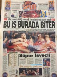 HÜRRİYET GAZETESİ DOĞUM GÜNÜ HEDİYESİ - 14 KASIM 1999 -TAM TAKIM 48 SAYFADIR -Jochen Zschau-Ahmet Mete Işıkara-Ahmet Ercan-Tuncay Taymaz-Halit Yağmurlu-Efkan Arıkan-Sedat Tantan-Oktay Ekşi-Rüştü Reçber-Sergen Yalçın-Bobby Robson-Alpay Özalan-Hakan Şükür-Ercan Taner-Nevzat Yalçınkaya-Naim Süleymanoğlu-Robbie Keane-Tayfun Korkut-Turgay Seren-Ziya Şengül-İlker Yasin-Anders Frisk-Mustafa Denizli-Emin Çölaşan-Adnan Hocacılar-Adnan Hoca-Tansu Çiller-Hüsamettin Cindoruk-Ferai Tınç-Bill Clinton-Hilton Clinton-Hillary Clinton-Melissa Sanders-Bill Clinton-Sandy Berger-Boris Yeltsin-Tony Blair-Gerhard Schröder-Jacques Chirac-D’Alema-Mesut Yılmaz  Ürperten boşluk-İşte uzmanları korkutan tablo-Bu kadar sıklık olağan değil-Hasar büyük-Felaketten yararlanmak-Milli moral-İstanbul için çok önemli kararlar-Rüştü büyüledi-En iyisi Hakan-Bu iş burada biter-Süper İsveçli-İşte gecenin yıldızları-İhbar yağıyor-Adnan Hoca’ya köfte ekmek-Bu kez farklı oldu-Gençlik kolları’ndan Çiller’e darbe-5. Ambalaj Endüstr