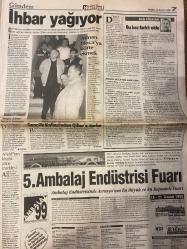 HÜRRİYET GAZETESİ DOĞUM GÜNÜ HEDİYESİ - 14 KASIM 1999 -TAM TAKIM 48 SAYFADIR -Jochen Zschau-Ahmet Mete Işıkara-Ahmet Ercan-Tuncay Taymaz-Halit Yağmurlu-Efkan Arıkan-Sedat Tantan-Oktay Ekşi-Rüştü Reçber-Sergen Yalçın-Bobby Robson-Alpay Özalan-Hakan Şükür-Ercan Taner-Nevzat Yalçınkaya-Naim Süleymanoğlu-Robbie Keane-Tayfun Korkut-Turgay Seren-Ziya Şengül-İlker Yasin-Anders Frisk-Mustafa Denizli-Emin Çölaşan-Adnan Hocacılar-Adnan Hoca-Tansu Çiller-Hüsamettin Cindoruk-Ferai Tınç-Bill Clinton-Hilton Clinton-Hillary Clinton-Melissa Sanders-Bill Clinton-Sandy Berger-Boris Yeltsin-Tony Blair-Gerhard Schröder-Jacques Chirac-D’Alema-Mesut Yılmaz  Ürperten boşluk-İşte uzmanları korkutan tablo-Bu kadar sıklık olağan değil-Hasar büyük-Felaketten yararlanmak-Milli moral-İstanbul için çok önemli kararlar-Rüştü büyüledi-En iyisi Hakan-Bu iş burada biter-Süper İsveçli-İşte gecenin yıldızları-İhbar yağıyor-Adnan Hoca’ya köfte ekmek-Bu kez farklı oldu-Gençlik kolları’ndan Çiller’e darbe-5. Ambalaj Endüstr