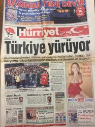 HÜRRİYET GAZETESİ DOĞUM GÜNÜ HEDİYESİ - 25 EKİM 1998 -TAM TAKIM 46 SAYFADIR -Ahmet Demir-Abdülmecid-Murat Bardakçı-Oktay Ekşi-Süleyman Demirel-Toshack-Hakan-Şükrü Erdem-Seba-Kurthan Fişek-Halil Kızılan-Yasin Kızılan-Abdullah Öcalan-Selami Altınok-Baykal-Zeynep Atikkan-Gülcin Yazıcıoğlu-Tayyip Erdoğan-Aydın Bolak  Basında yeni devir-Türkiye yürüyor-Ahmet Demir açığa alındı-Abdülmecid de yüzleştirdi-Bugün yürüyeceğiz-Aşkın: Bana da ihanet ettiler-AIDS maymunları vurdu-Dostluk kazansın-Seba’nın istifası cebinde-Sinyal veriyoruz-Ağabeyi kollarında şehit oldu-Bu ne perhiz bu ne lahana turşusu-PKK varoluş savaşı veriyor-Erken seçim yaklaştıkça ağzı bozulan konuşuyor-Türkiye yürüyor-Yiğidim aslanım burda yatıyor-Meslek onuru için-Mahkeme kapısı gibi banka-Tayyip Bey’in suç duyurusu-Pentagon’u Türkler havalandıracak