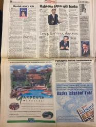 HÜRRİYET GAZETESİ DOĞUM GÜNÜ HEDİYESİ - 25 EKİM 1998 -TAM TAKIM 46 SAYFADIR -Ahmet Demir-Abdülmecid-Murat Bardakçı-Oktay Ekşi-Süleyman Demirel-Toshack-Hakan-Şükrü Erdem-Seba-Kurthan Fişek-Halil Kızılan-Yasin Kızılan-Abdullah Öcalan-Selami Altınok-Baykal-Zeynep Atikkan-Gülcin Yazıcıoğlu-Tayyip Erdoğan-Aydın Bolak  Basında yeni devir-Türkiye yürüyor-Ahmet Demir açığa alındı-Abdülmecid de yüzleştirdi-Bugün yürüyeceğiz-Aşkın: Bana da ihanet ettiler-AIDS maymunları vurdu-Dostluk kazansın-Seba’nın istifası cebinde-Sinyal veriyoruz-Ağabeyi kollarında şehit oldu-Bu ne perhiz bu ne lahana turşusu-PKK varoluş savaşı veriyor-Erken seçim yaklaştıkça ağzı bozulan konuşuyor-Türkiye yürüyor-Yiğidim aslanım burda yatıyor-Meslek onuru için-Mahkeme kapısı gibi banka-Tayyip Bey’in suç duyurusu-Pentagon’u Türkler havalandıracak