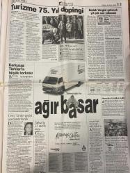 HÜRRİYET GAZETESİ DOĞUM GÜNÜ HEDİYESİ - 25 EKİM 1998 -TAM TAKIM 46 SAYFADIR -Ahmet Demir-Abdülmecid-Murat Bardakçı-Oktay Ekşi-Süleyman Demirel-Toshack-Hakan-Şükrü Erdem-Seba-Kurthan Fişek-Halil Kızılan-Yasin Kızılan-Abdullah Öcalan-Selami Altınok-Baykal-Zeynep Atikkan-Gülcin Yazıcıoğlu-Tayyip Erdoğan-Aydın Bolak  Basında yeni devir-Türkiye yürüyor-Ahmet Demir açığa alındı-Abdülmecid de yüzleştirdi-Bugün yürüyeceğiz-Aşkın: Bana da ihanet ettiler-AIDS maymunları vurdu-Dostluk kazansın-Seba’nın istifası cebinde-Sinyal veriyoruz-Ağabeyi kollarında şehit oldu-Bu ne perhiz bu ne lahana turşusu-PKK varoluş savaşı veriyor-Erken seçim yaklaştıkça ağzı bozulan konuşuyor-Türkiye yürüyor-Yiğidim aslanım burda yatıyor-Meslek onuru için-Mahkeme kapısı gibi banka-Tayyip Bey’in suç duyurusu-Pentagon’u Türkler havalandıracak